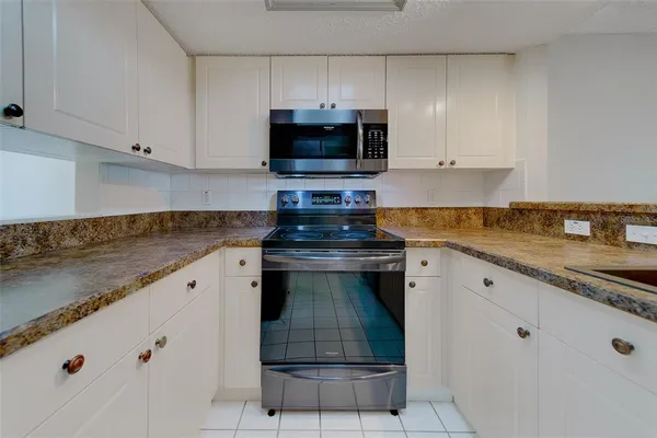 $2,500 | 9241 Jake's Path, Largo, FL 33771