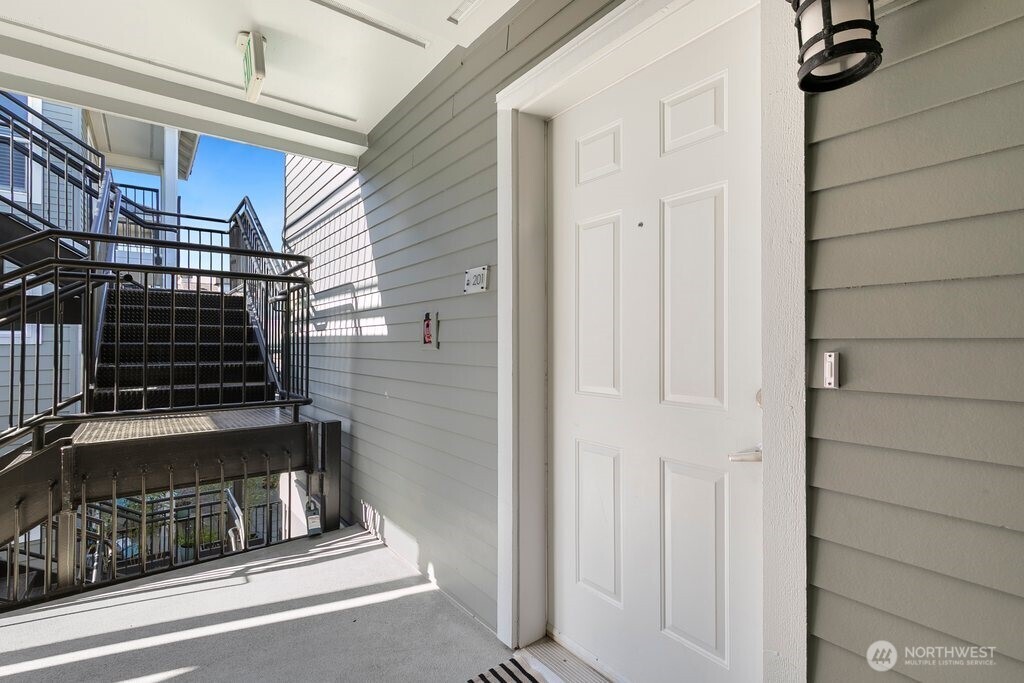 2101 North 55th Street, Unit 201 Seattle, WA 98103 - Photo 3 of 24 a view of entryway