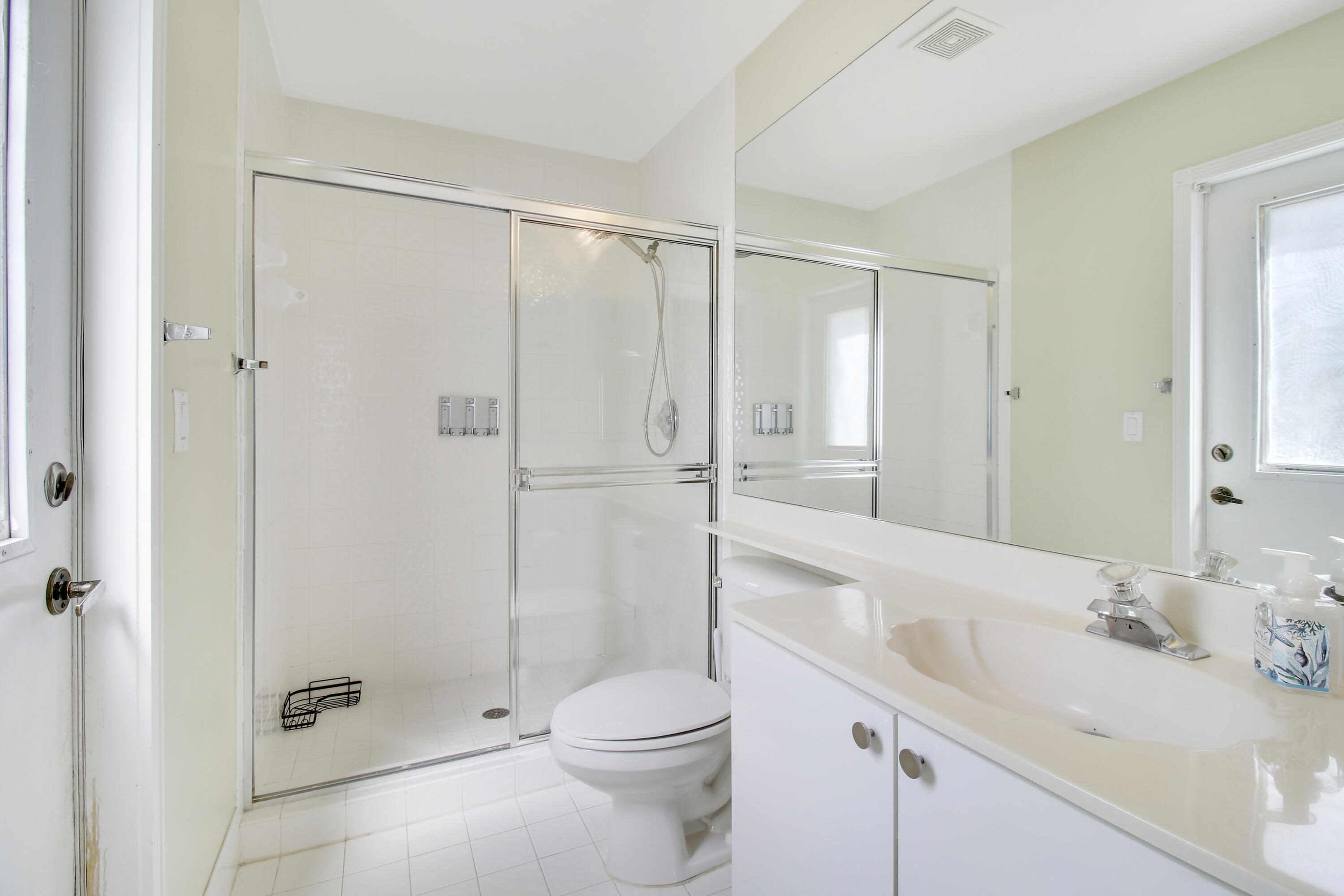 799 Cedar Cove Road Wellington, FL 33414 - Photo 31 of 44 a bathroom with a sink a toilet and shower