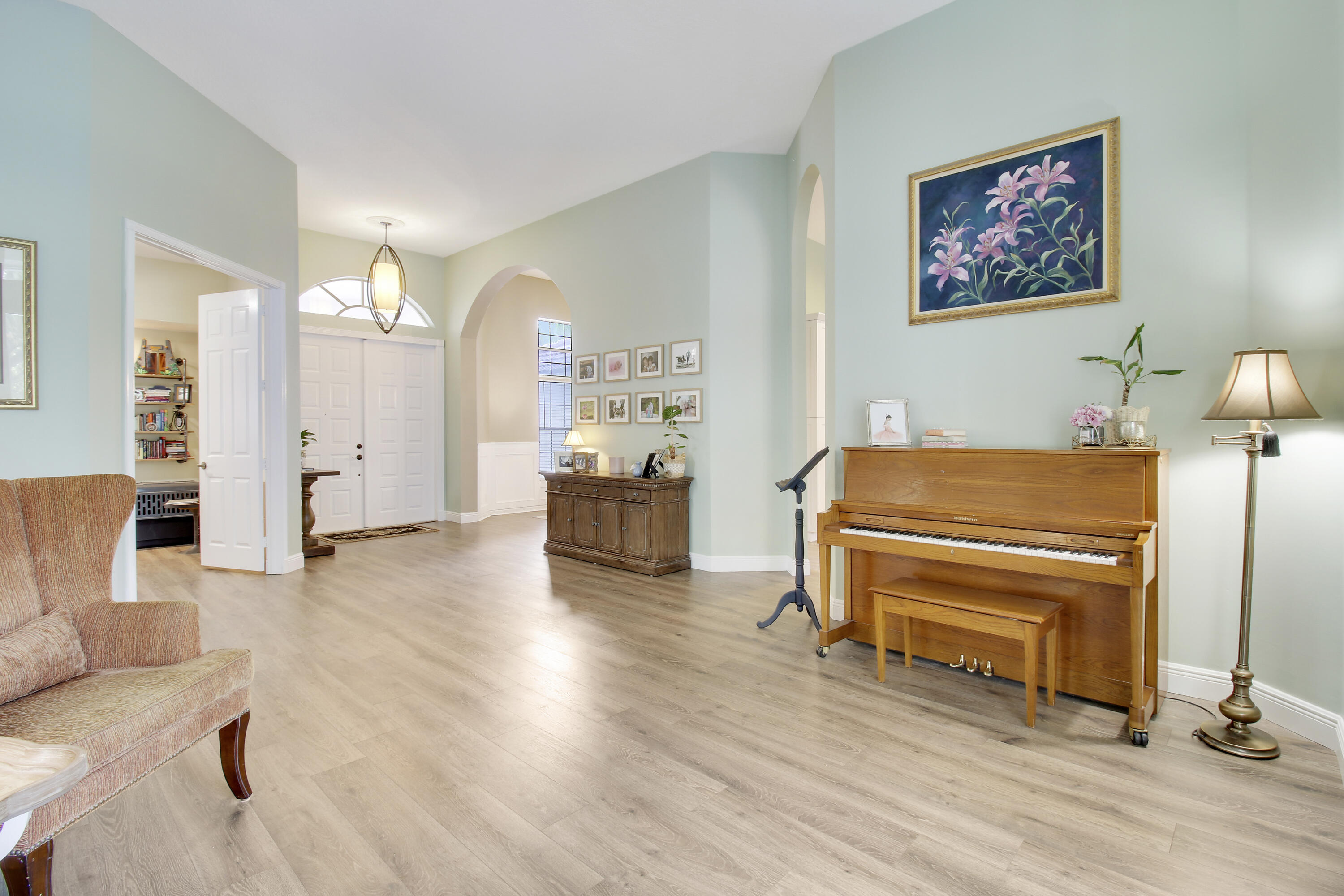 799 Cedar Cove Road Wellington, FL 33414 - Photo 5 of 44 a room with furniture and a wooden floor