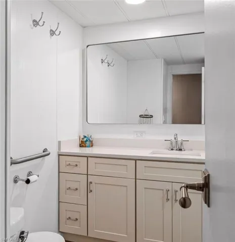 $2,100 | 407 Cape Florida Way, Naples, FL 34104