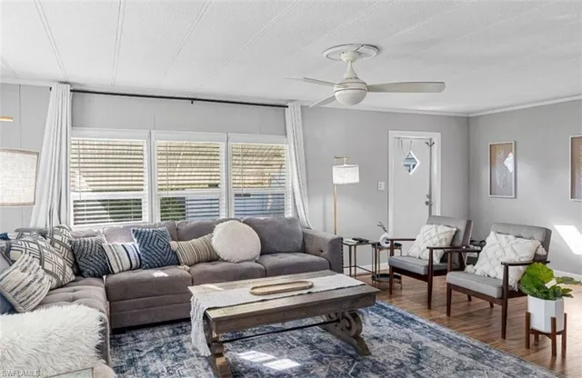 $2,100 | 407 Cape Florida Way, Naples, FL 34104