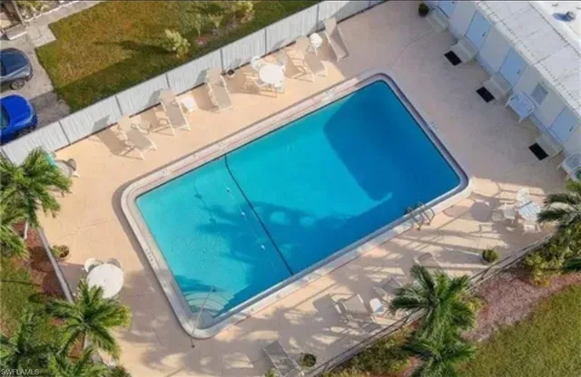 $2,100 | 407 Cape Florida Way, Naples, FL 34104