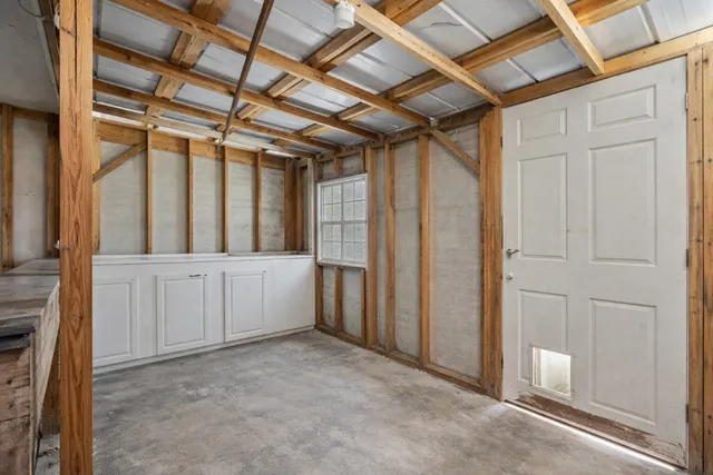 a view of utility room