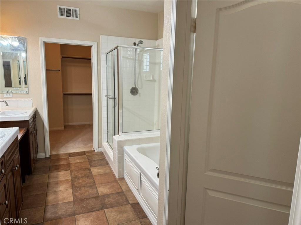 62 Shadowplay Irvine, CA 92620 - Photo 25 of 44 a bathroom with a tub and a sink