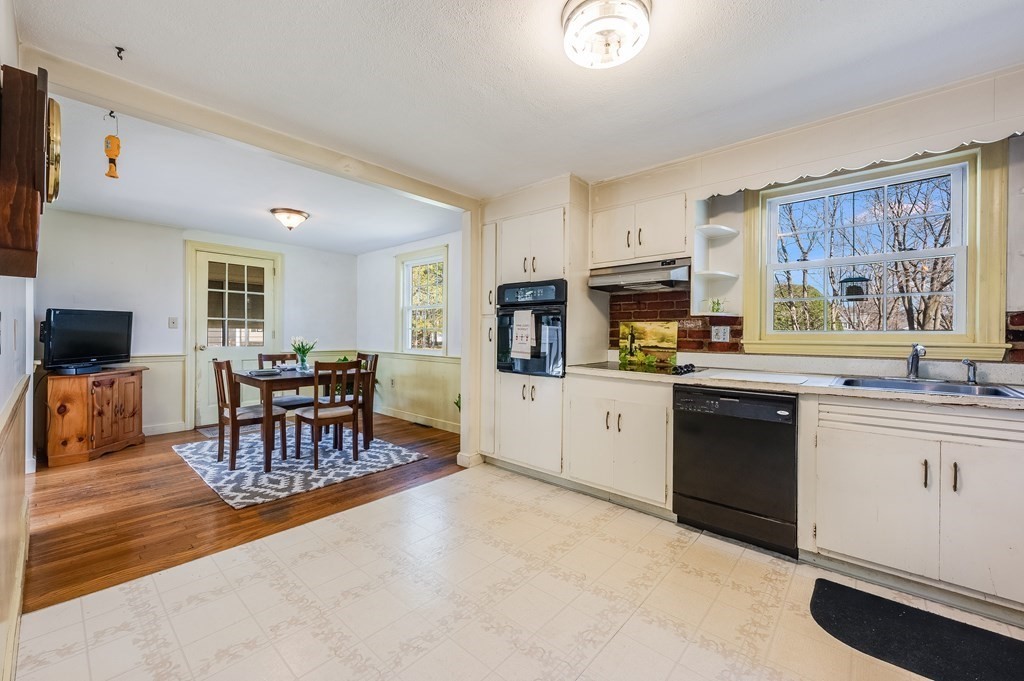 43 Aran Road Westwood, MA 02090 - Photo 12 of 34 Gallery Image 12