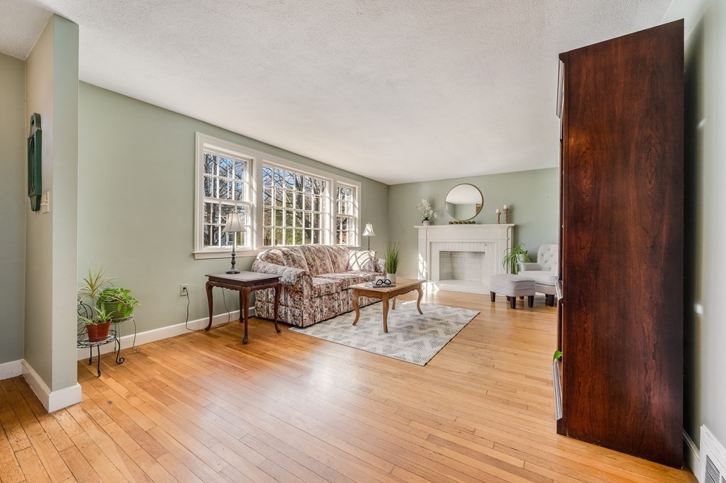 43 Aran Road Westwood, MA 02090 - Photo 6 of 34 Gallery Image 6