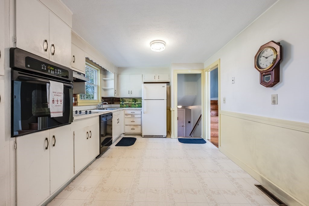 43 Aran Road Westwood, MA 02090 - Photo 10 of 34 Gallery Image 10