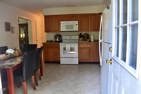 5 Admirals Way, Unit 5 Berkley, MA 02779 - Photo 7 of 20