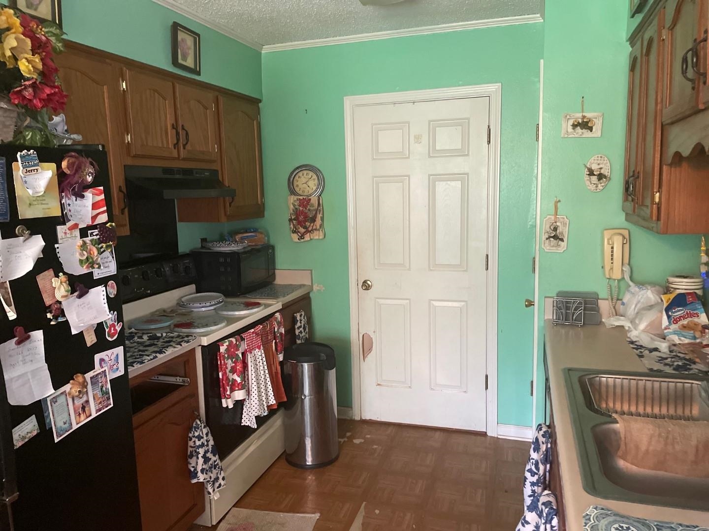 7665 Stone Manor Road Memphis, TN 38125 - Photo 7 of 9 a kitchen with stainless steel appliances granite countertop a stove and a refrigerator