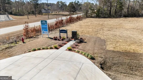 a view of a pathway with a yard