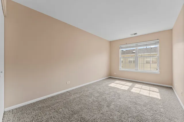 $250,000 | 582 Holiday Lane, Round Lake, IL 60073