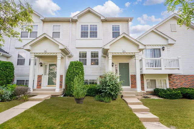 $250,000 | 582 Holiday Lane, Round Lake, IL 60073