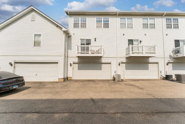 $250,000 | 582 Holiday Lane, Round Lake, IL 60073