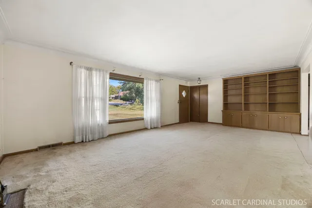 an empty room with a empty space