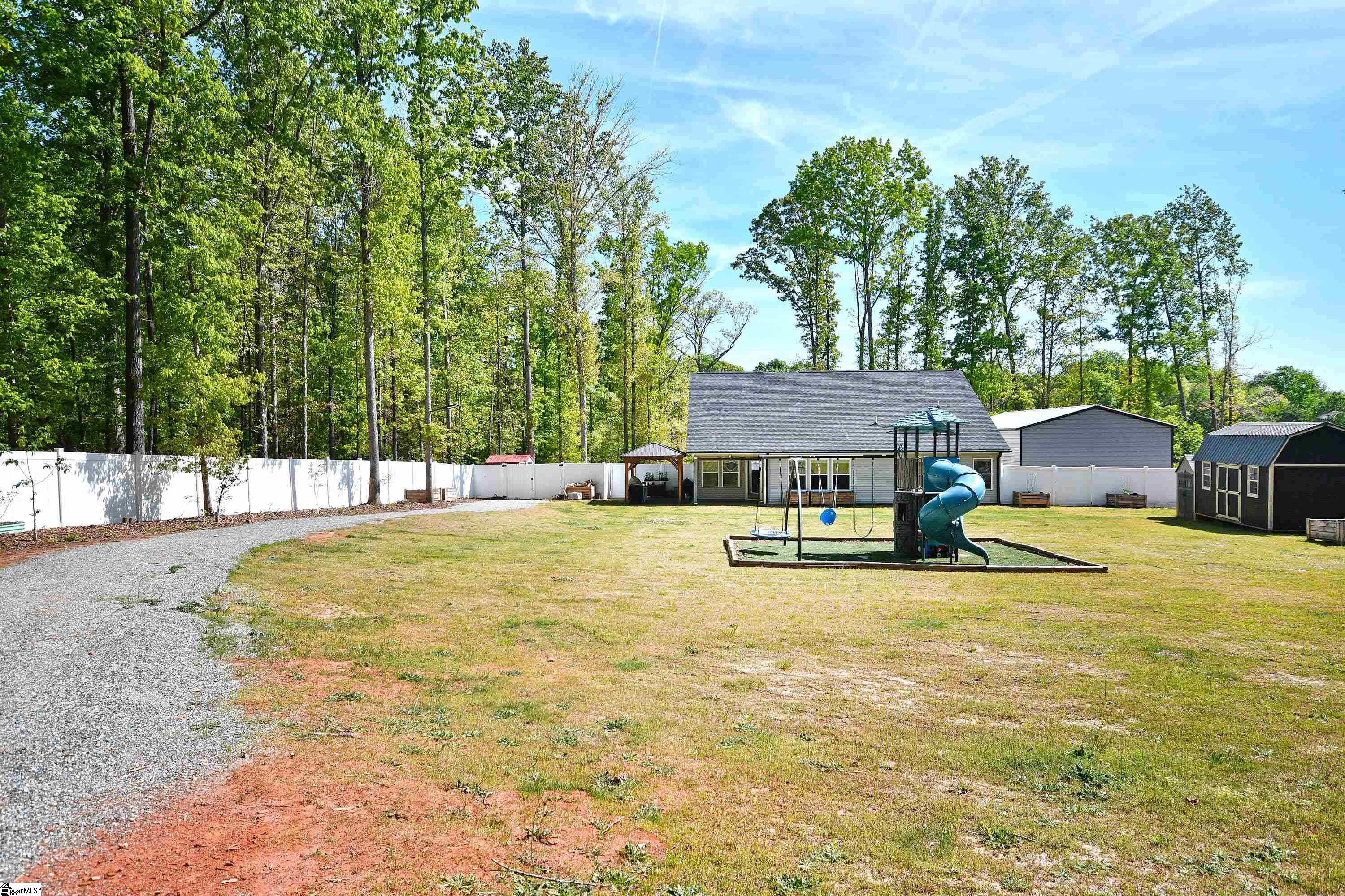 197 Falling Creek Road Spartanburg, SC 29301 - Photo 4 of 37