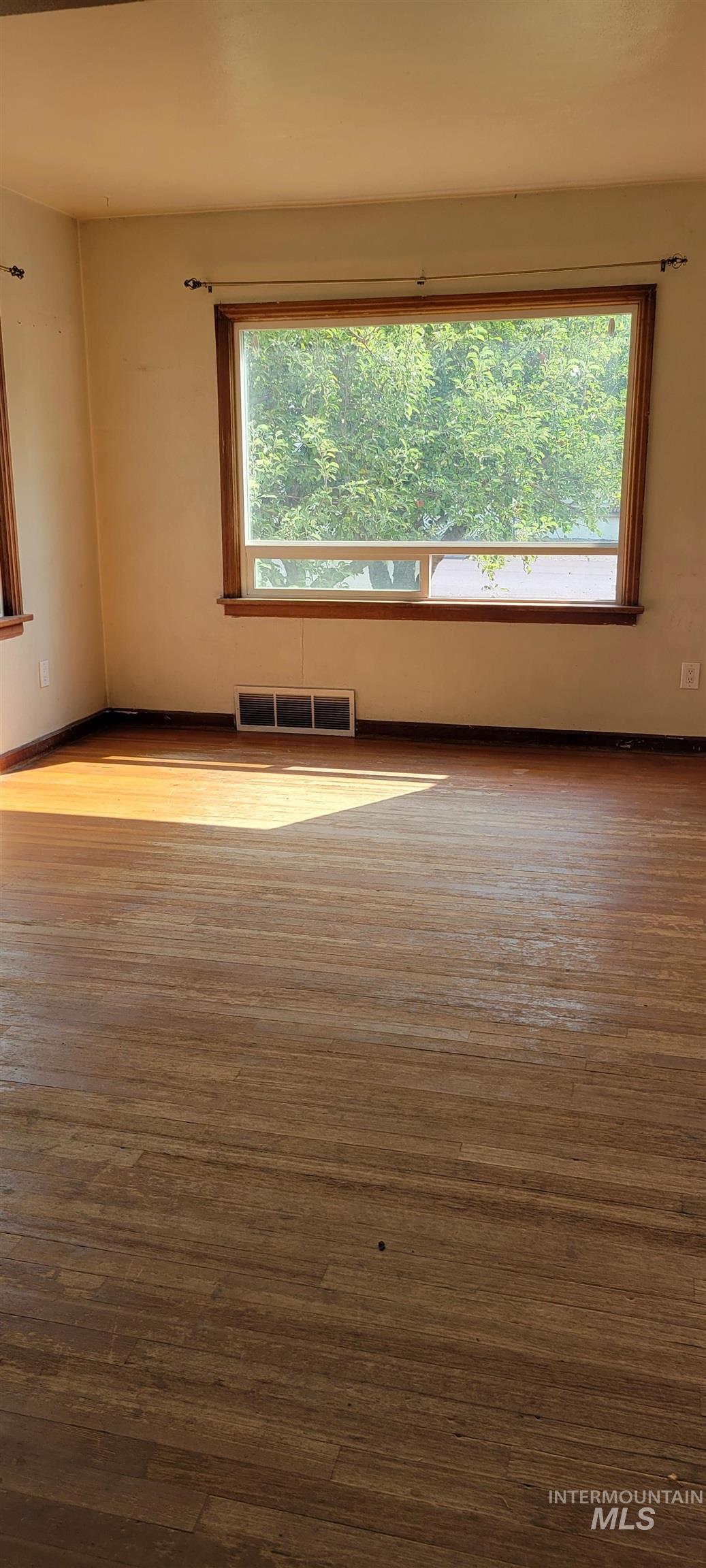 410 Division Avenue Craigmont, ID 83523 - Photo 29 of 30 Spare room featuring wood finished floors and baseboards