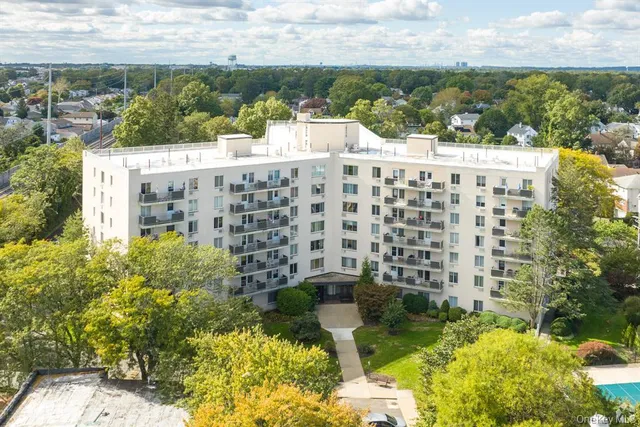 $359,000 | 135 Post Avenue, Unit 5L, Westbury, NY 11590