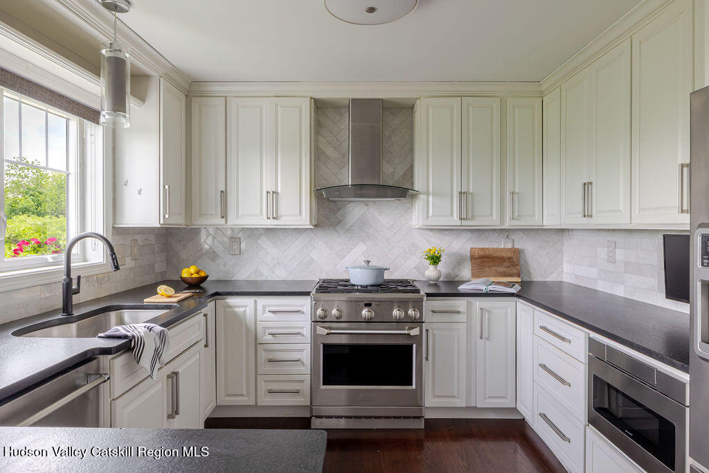 9 Van Winkle Road Hudson, NY 12534 - Photo 7 of 27 _J5A9010-HDR