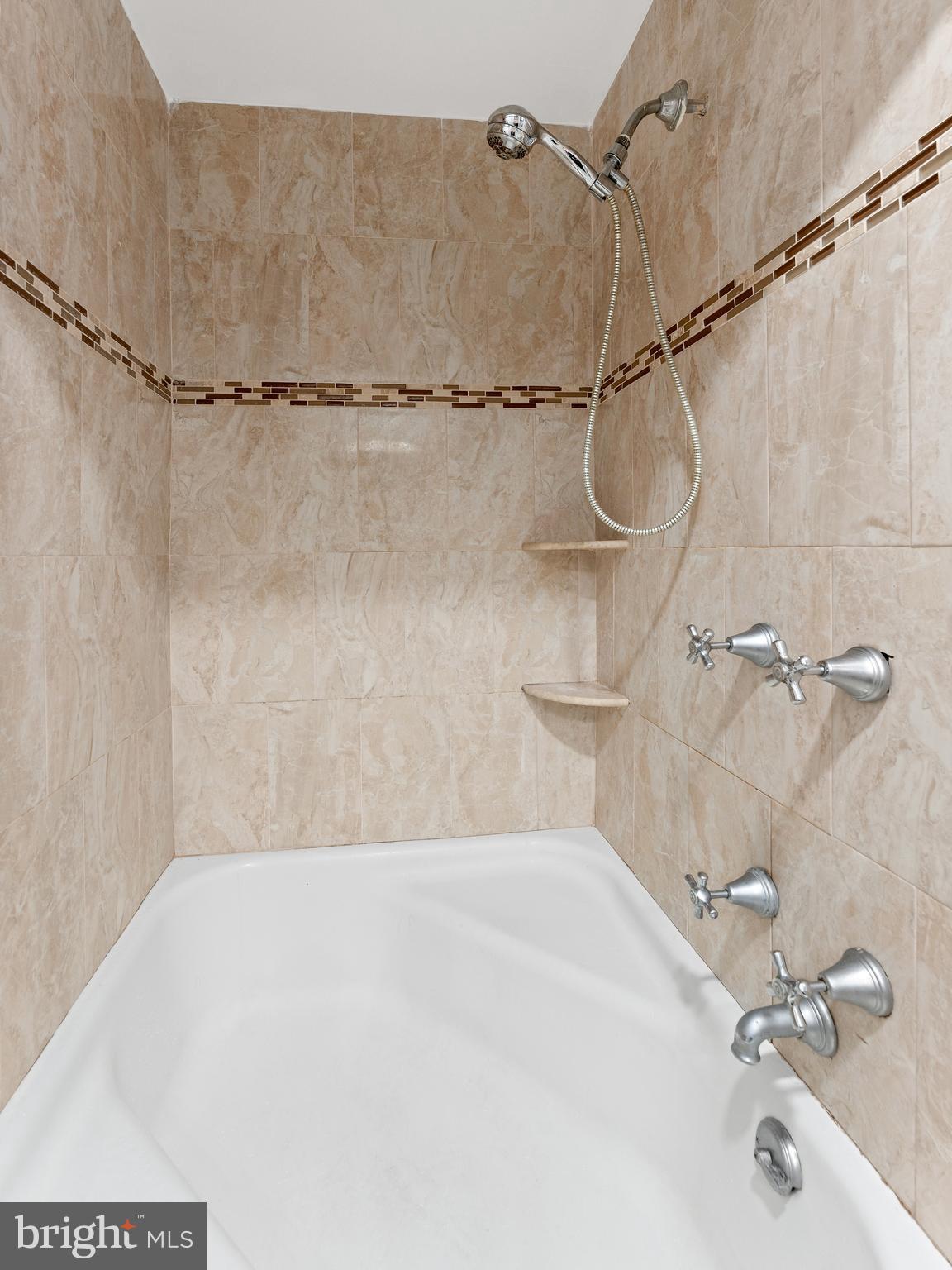 236 Boyer Road Cheltenham, PA 19012 - Photo 14 of 34 a bathroom with a bath tub