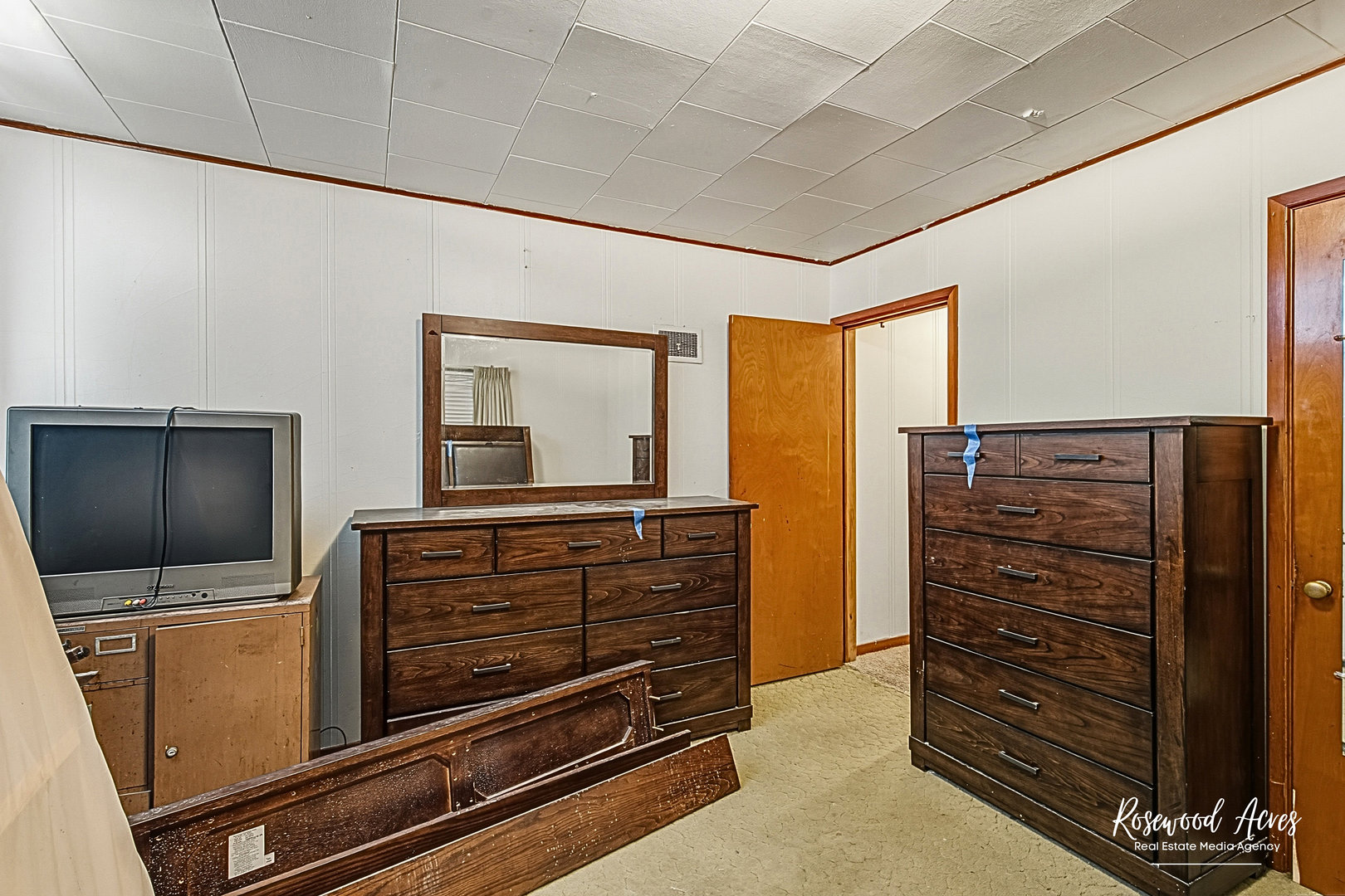 1221 East Chestnut Street Kankakee, IL 60901 - Photo 11 of 22 a living room with furniture and a flat screen tv