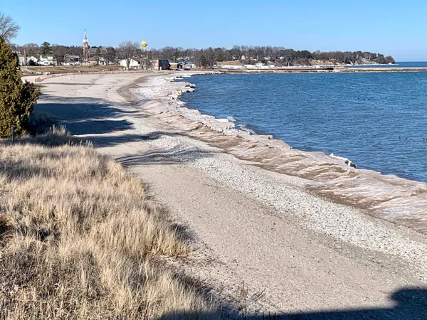 $535,000 | 2614 Lake Street, Algoma, WI 54201