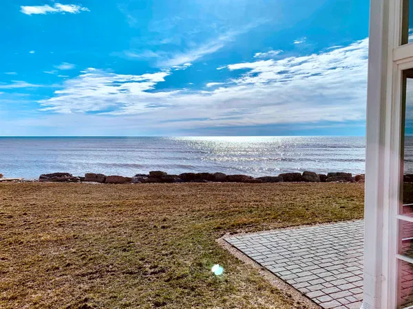 $535,000 | 2614 Lake Street, Algoma, WI 54201