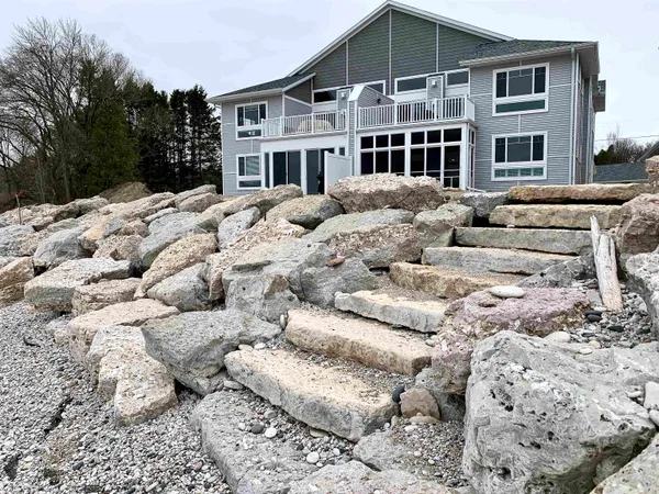 $535,000 | 2614 Lake Street, Algoma, WI 54201