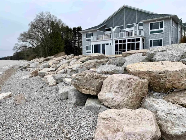 $535,000 | 2614 Lake Street, Algoma, WI 54201