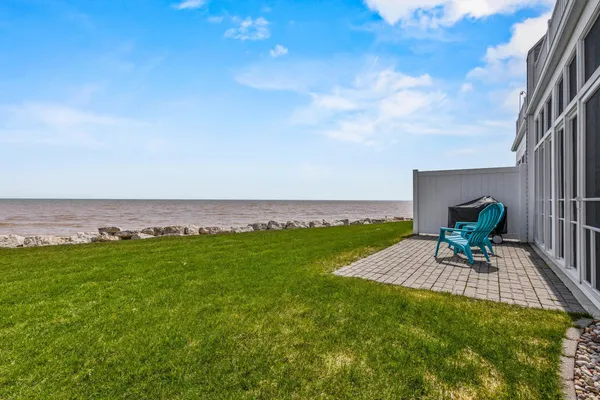 $535,000 | 2614 Lake Street, Algoma, WI 54201