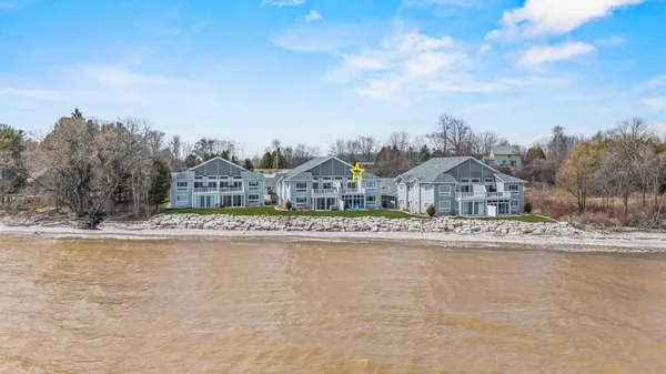 $535,000 | 2614 Lake Street, Algoma, WI 54201