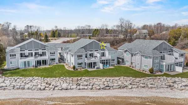 $535,000 | 2614 Lake Street, Algoma, WI 54201