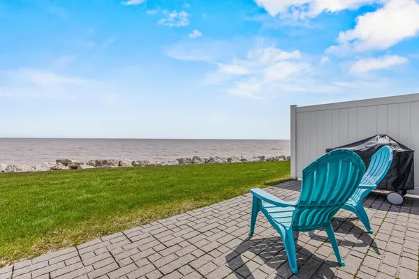 $535,000 | 2614 Lake Street, Algoma, WI 54201