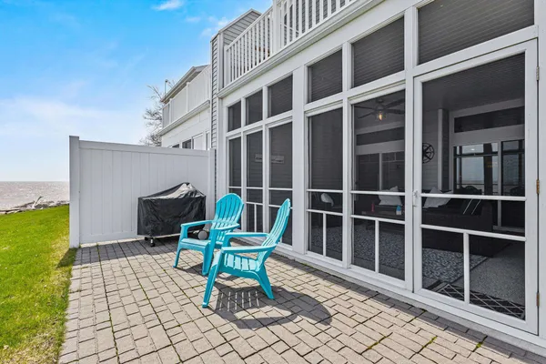 $535,000 | 2614 Lake Street, Algoma, WI 54201