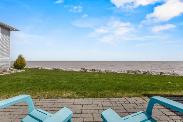 $535,000 | 2614 Lake Street, Algoma, WI 54201