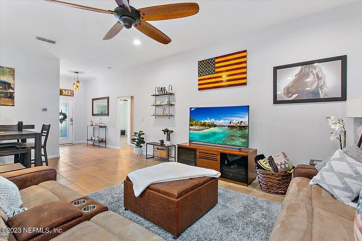 123 South Twin Maple Road St. Augustine, FL 32084 - Photo 5 of 22 05-Living Room