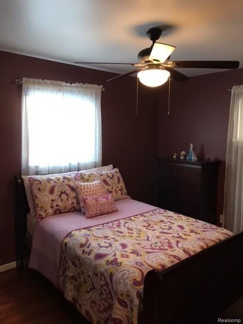 4817 East 13 Mile Road Warren, MI 48092 - Photo 14 of 19 4817 E 13 Mile Inside 13.JPG