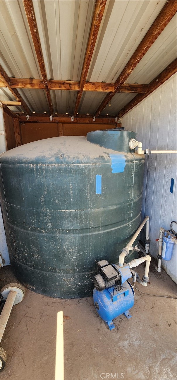 5120 Colorado River Road Blythe, CA 92225 - Photo 54 of 57 1,000 gallon water storage tank services both houses