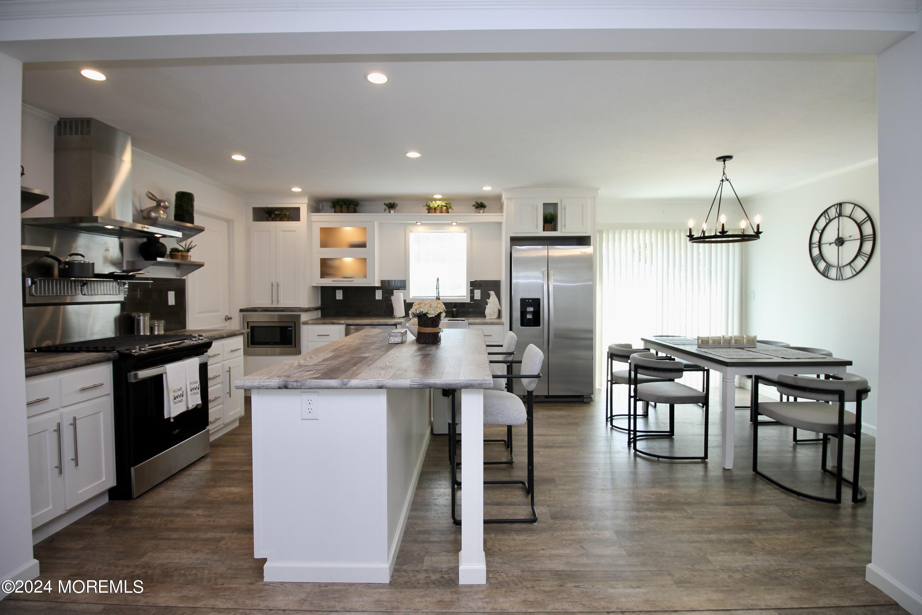 587 Cherin Road Freehold, NJ 07728 - Photo 10 of 39 149647BD-1FC0-44B2-AE6A-95262F13A37C_1_2