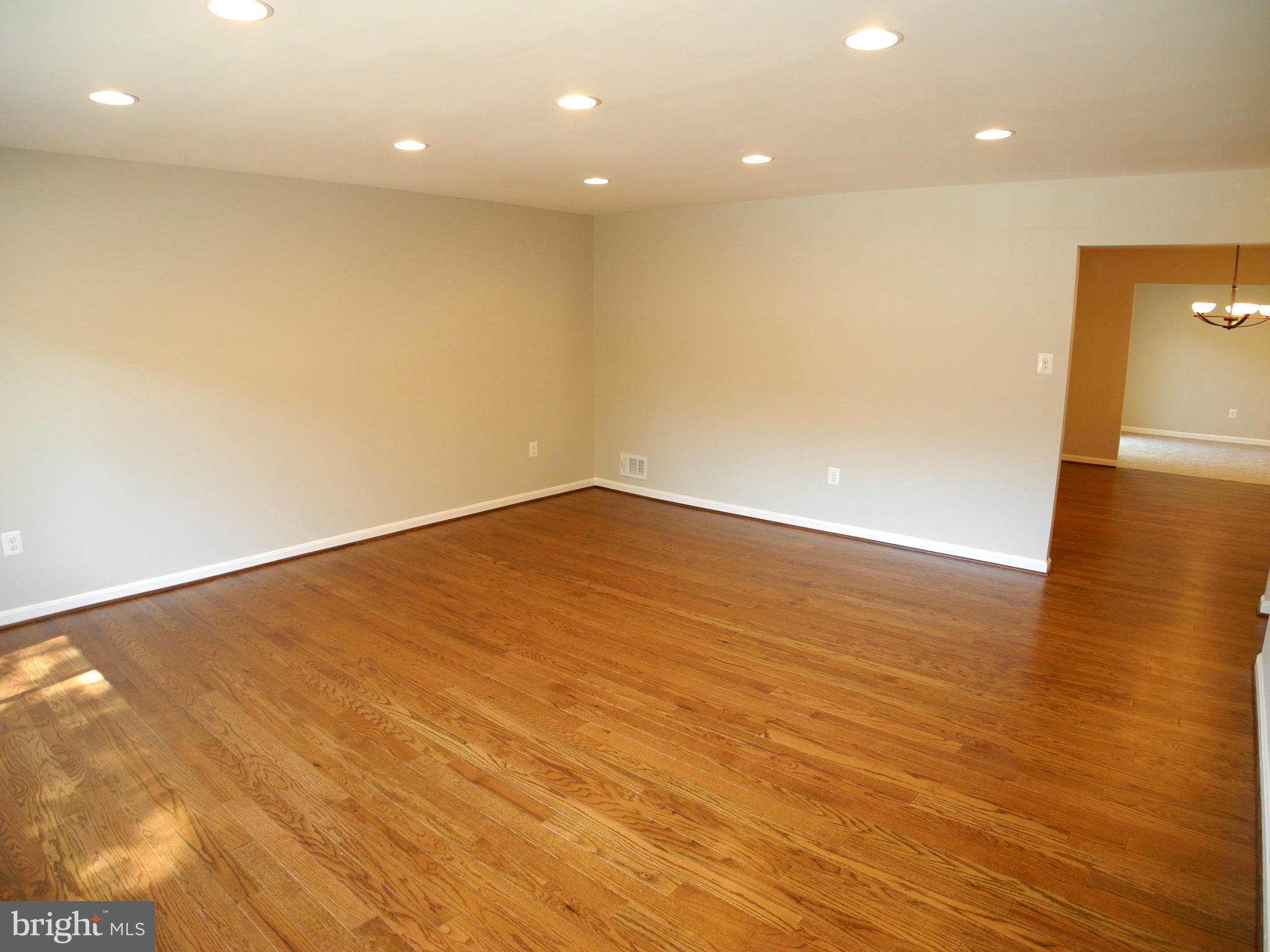 1016 Springhill Way Gambrills, MD 21054 - Photo 7 of 30 Living Room