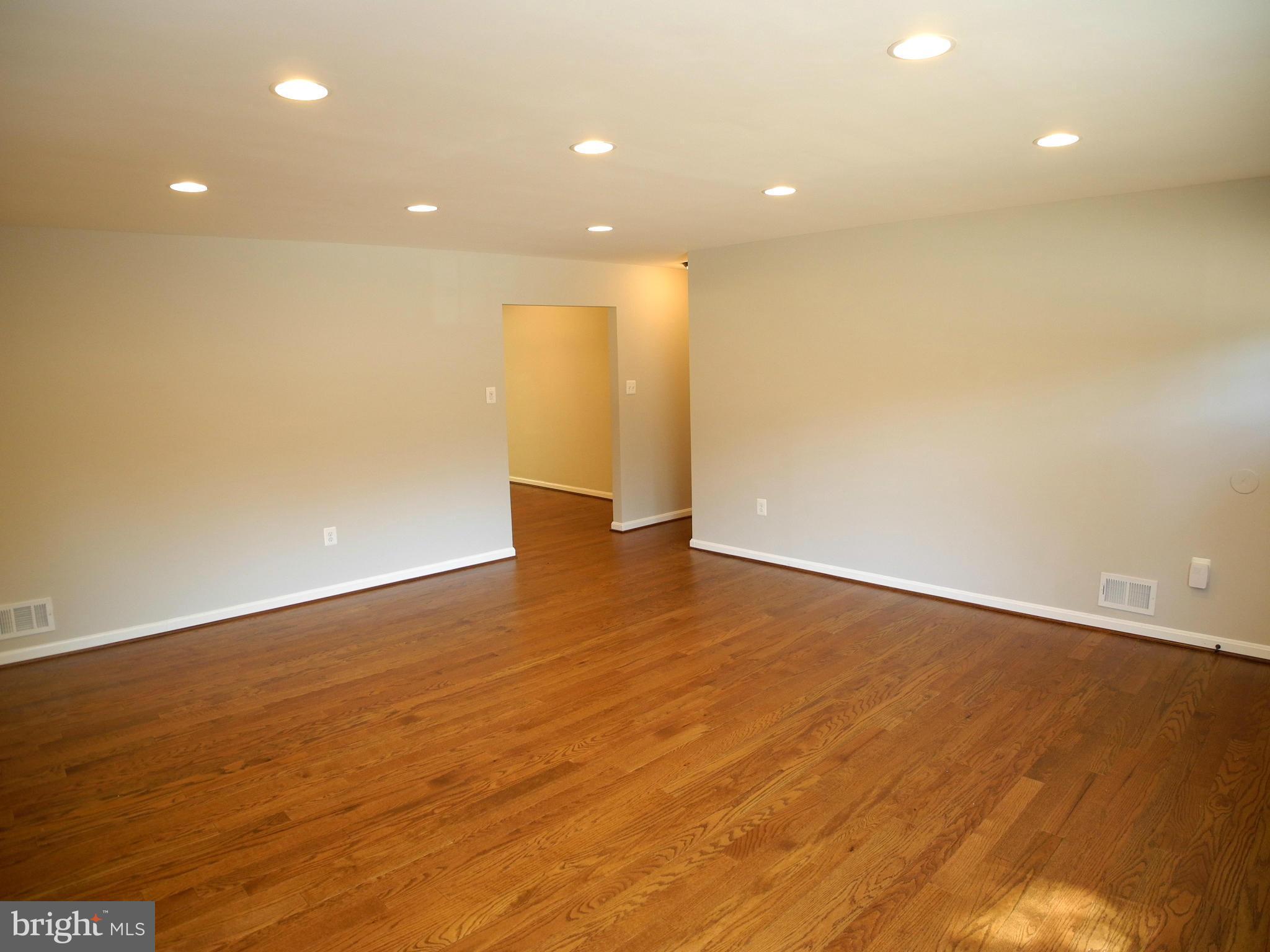 1016 Springhill Way Gambrills, MD 21054 - Photo 8 of 30 Living Room