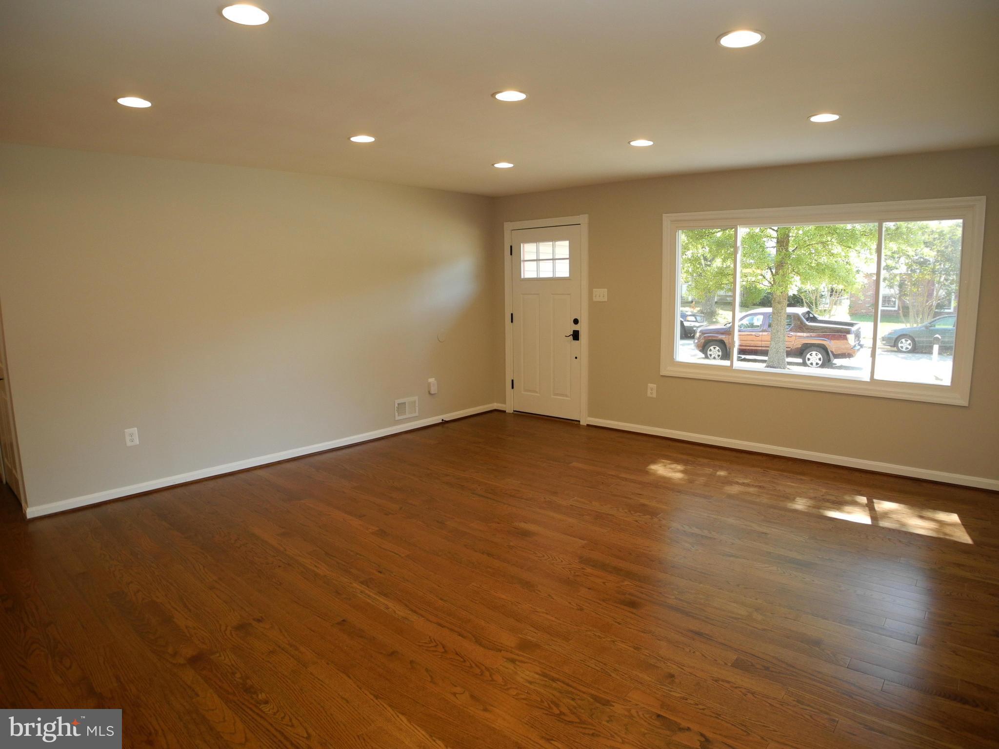 1016 Springhill Way Gambrills, MD 21054 - Photo 9 of 30 Living Room