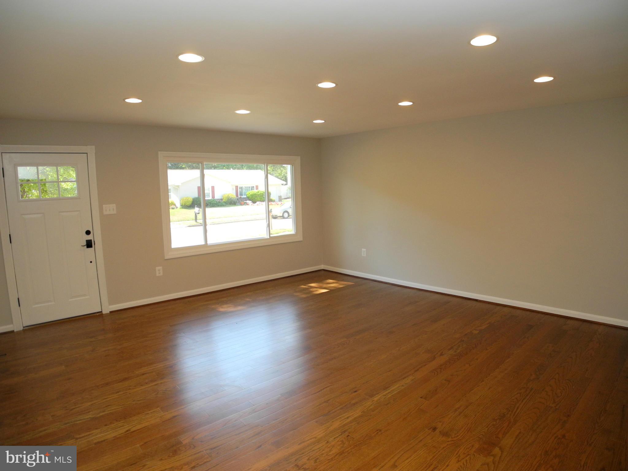 1016 Springhill Way Gambrills, MD 21054 - Photo 10 of 30 Living Room