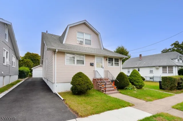 a view of a yard in front of a house