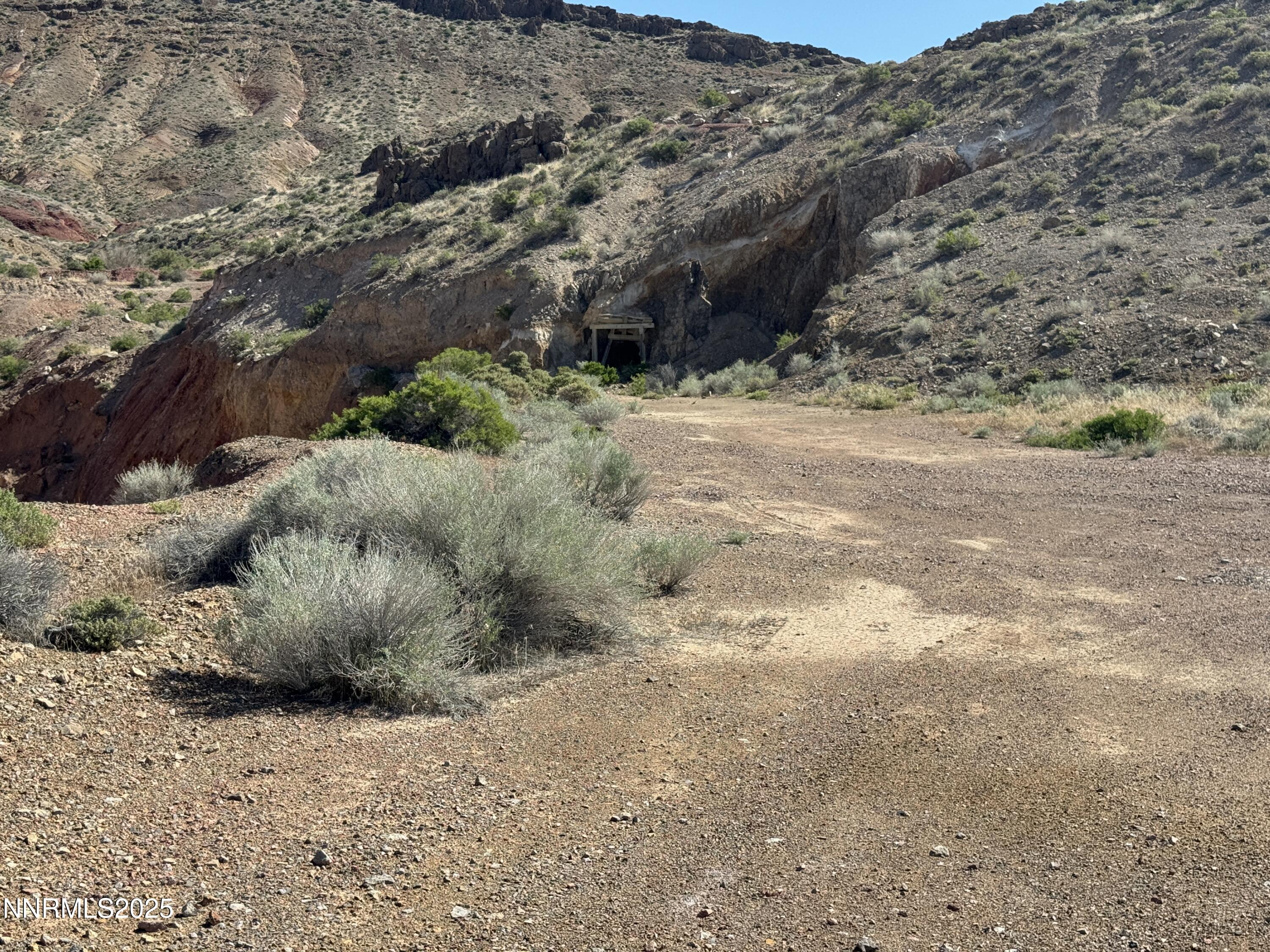 1508012 Coal Canyon Road Lovelock, NV 89419 - Photo 30 of 40 a view of a dry yard with green space