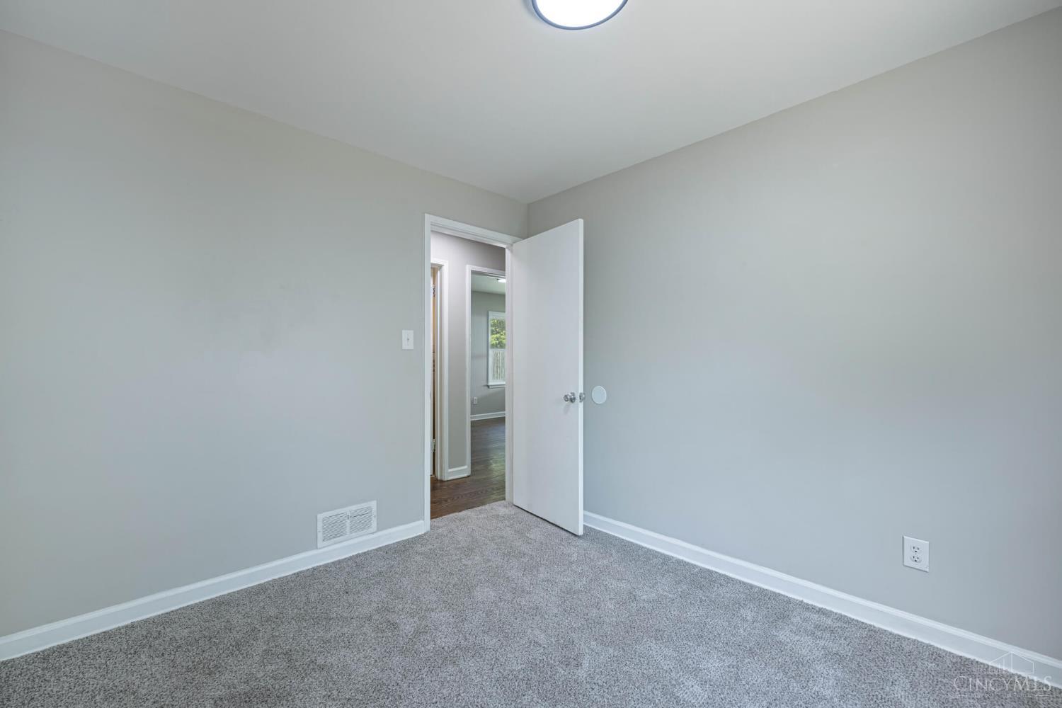 507 South Highview Road Middletown, OH 45044 - Photo 8 of 22