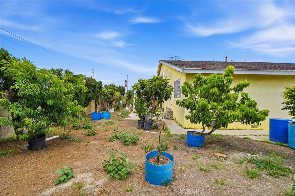 5131 Rotherham Circle Westminster, CA 92683 - Photo 40 of 50 a view of a terrace with a garden