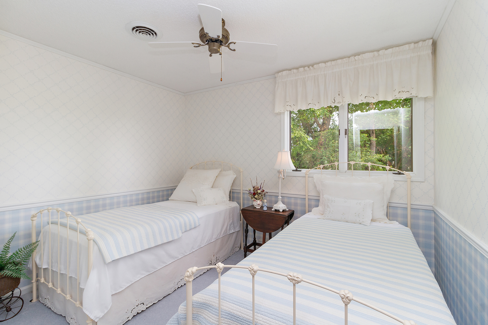 32444 Wilton Road Manhattan, IL 60442 - Photo 20 of 28 a bedroom with double bed and a window