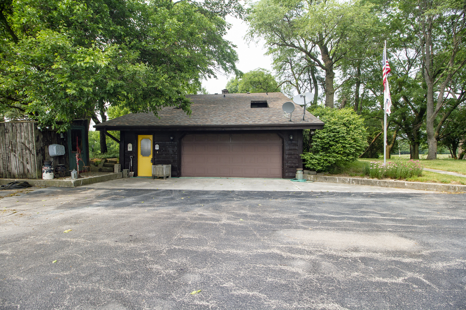 32444 Wilton Road Manhattan, IL 60442 - Photo 25 of 28 a front view of a house with garden