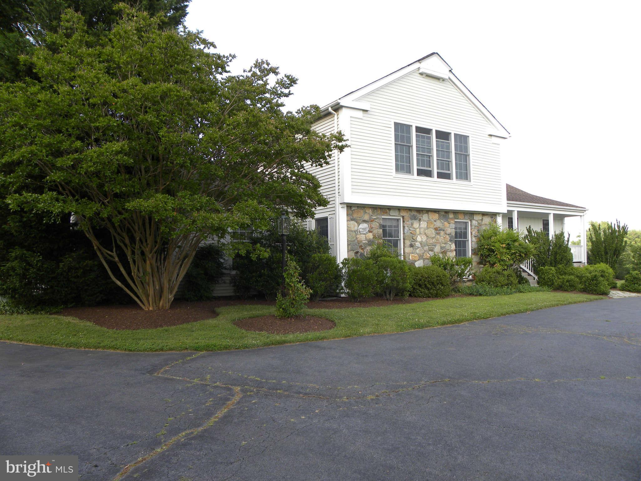 38925 Ridge Court Hamilton, VA 20158 - Photo 3 of 16 Exterior Front